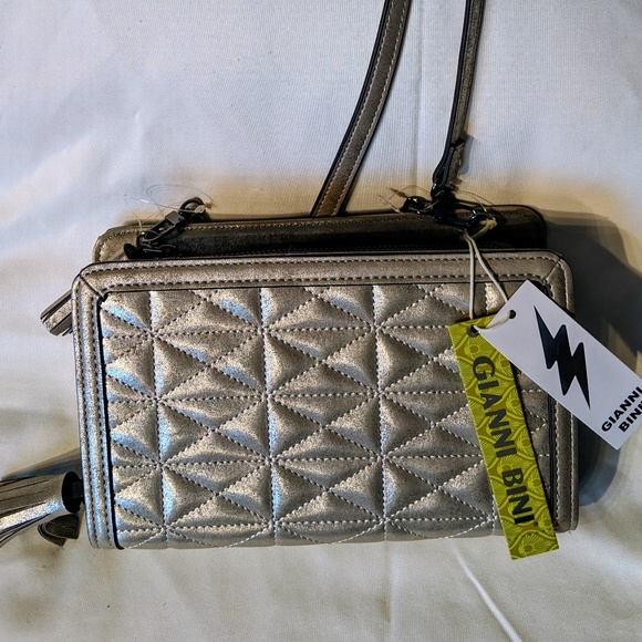 Gianni Bini Handbags - 👜Gianni Bini Crossbody Power Up Purse👜